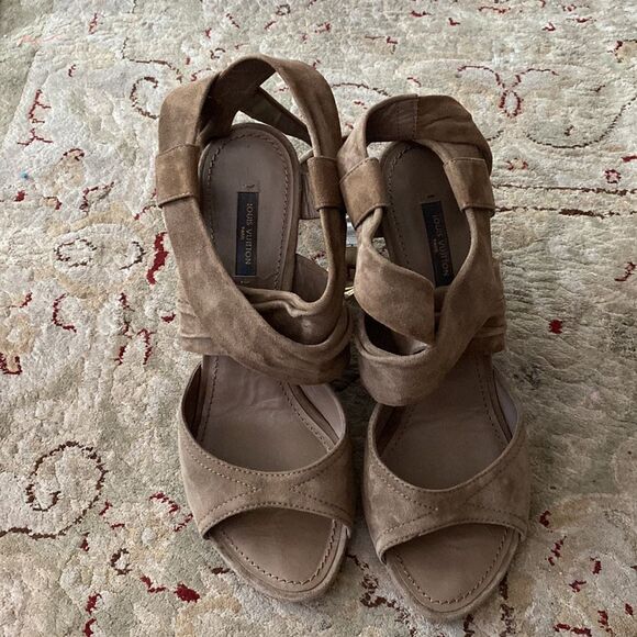 Louis Vuitton butter suede wedges with straps. - Picture 3 of 10